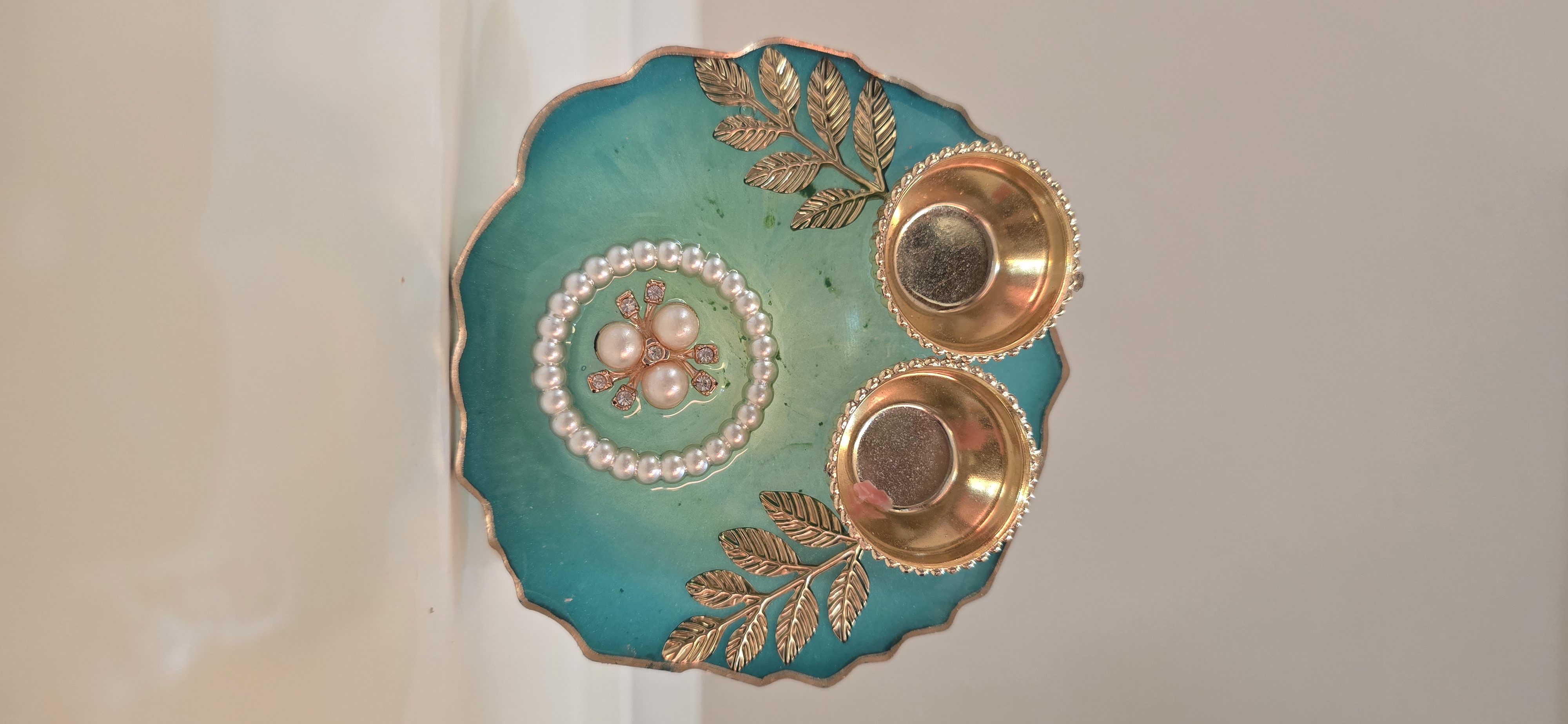 Custom Resin Puja Platter met 2 Schaaltjes